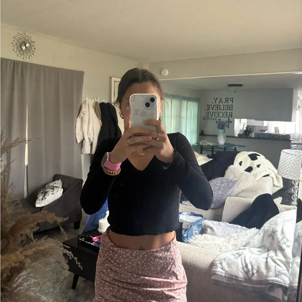 Black Long Sleeve Crop Top - Picture 1 of 3